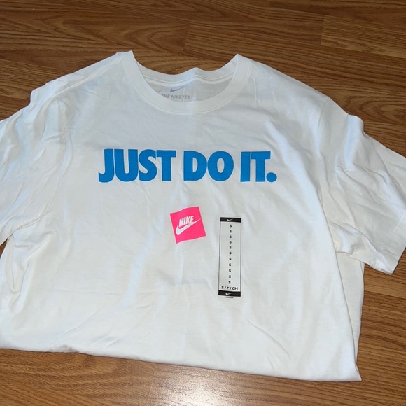 Nike Other - Nike tshirt size small